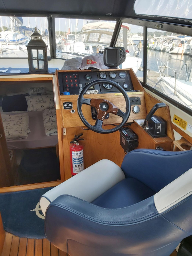 Marex Suncruiser 27